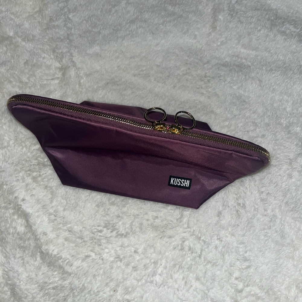 KUSSHI SIGNATURE MAKEUP BAG - Picture 4 of 7